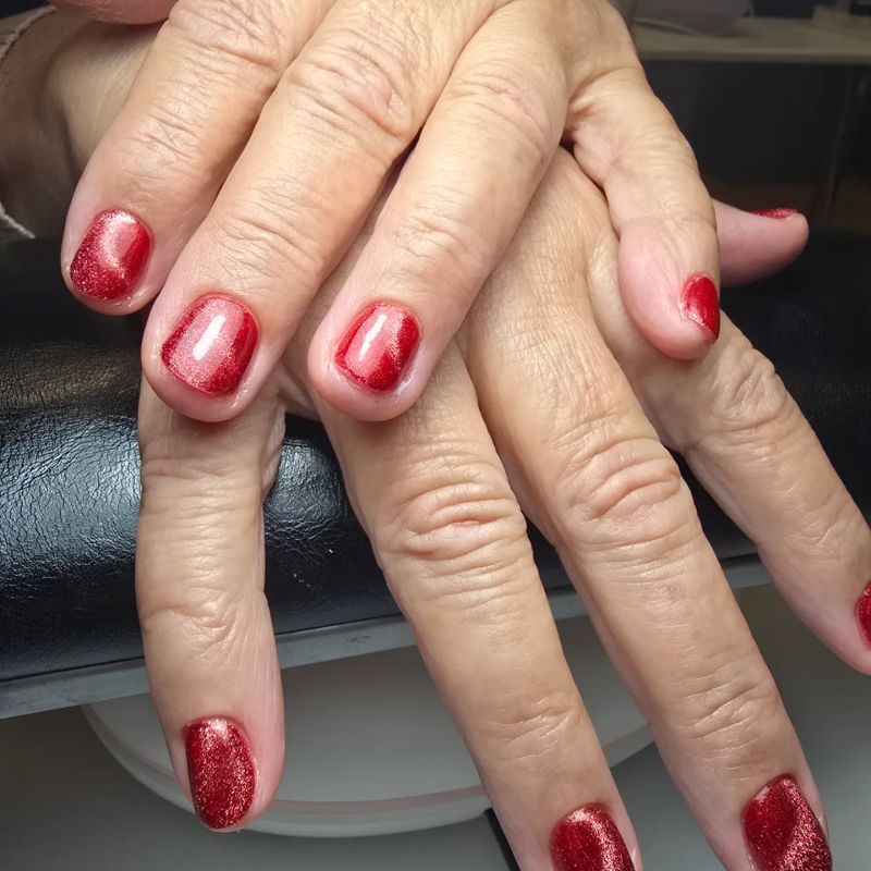 Manikīrs ar gellakas pārklājumu + NAILS Magnetic dizaina pārklājums