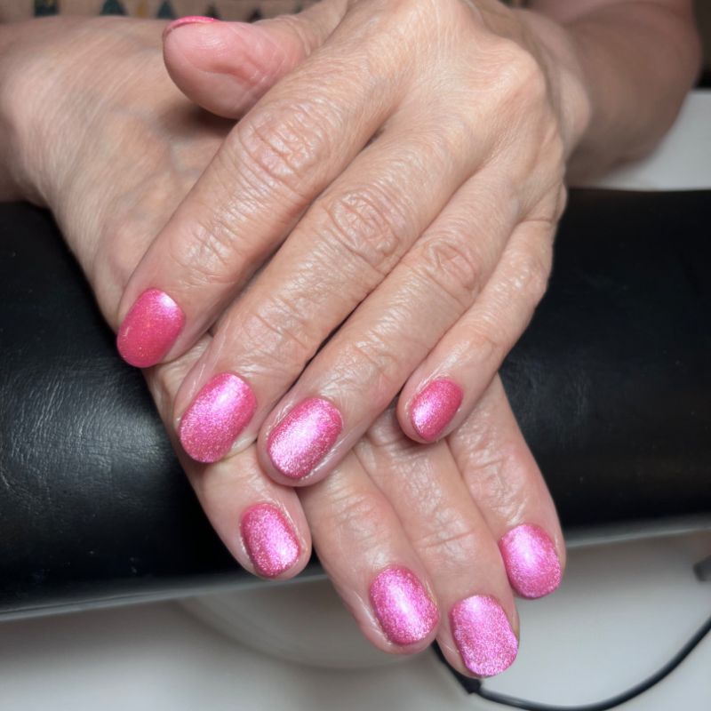 Manikīrs ar gellakas pārklājumu + NAILS Magnetic dizaina pārklājums