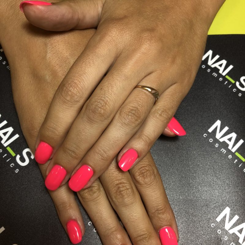 Manikīrs argēllakas pārklājumu