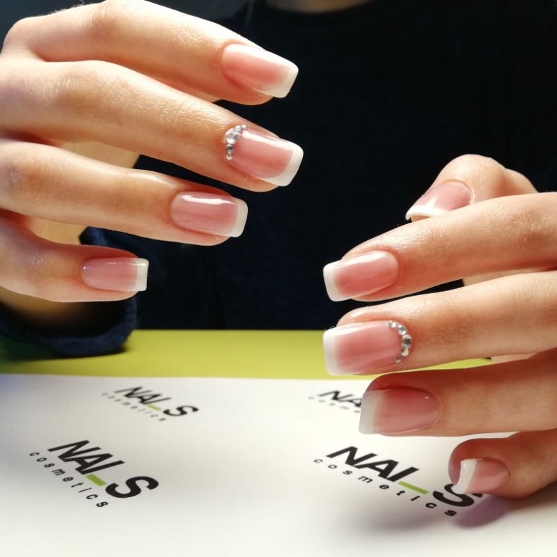 Gēla nagu pieaudzēšana un french