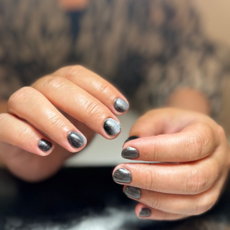 Manikīrs ar gellakas pārklājumu + NAILS Magnetic dizaina pārklājums