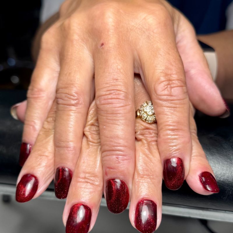 Manikīrs ar gellakas pārklājumu + NAILS Magnetic dizaina pārklājums