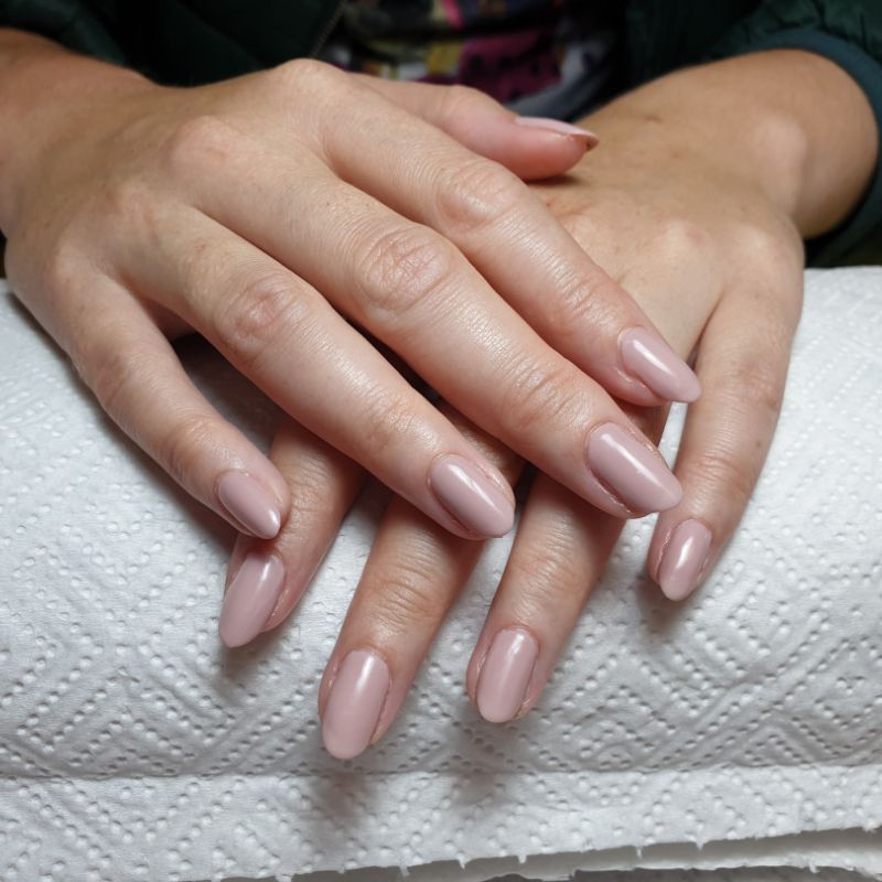 Pirms/Pēc Sausais manikīrs + Gēllakas pārklājums