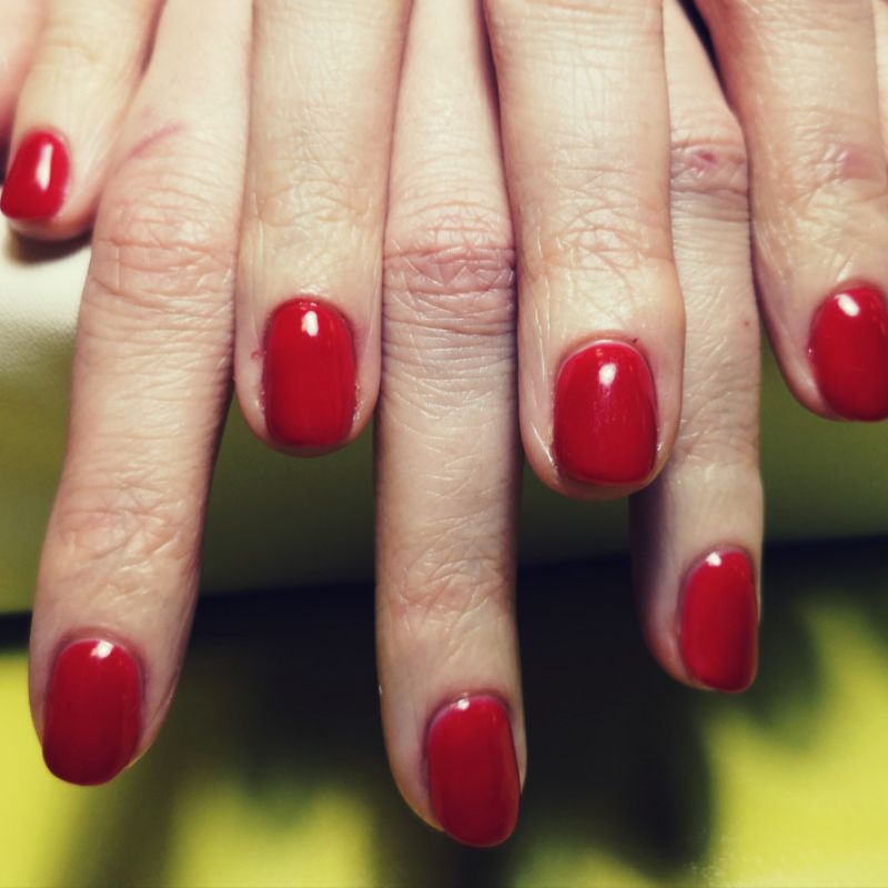 Manikīrs ar gēllakas pārklājumu