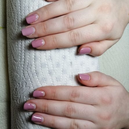 Gēla lakas manikīrs