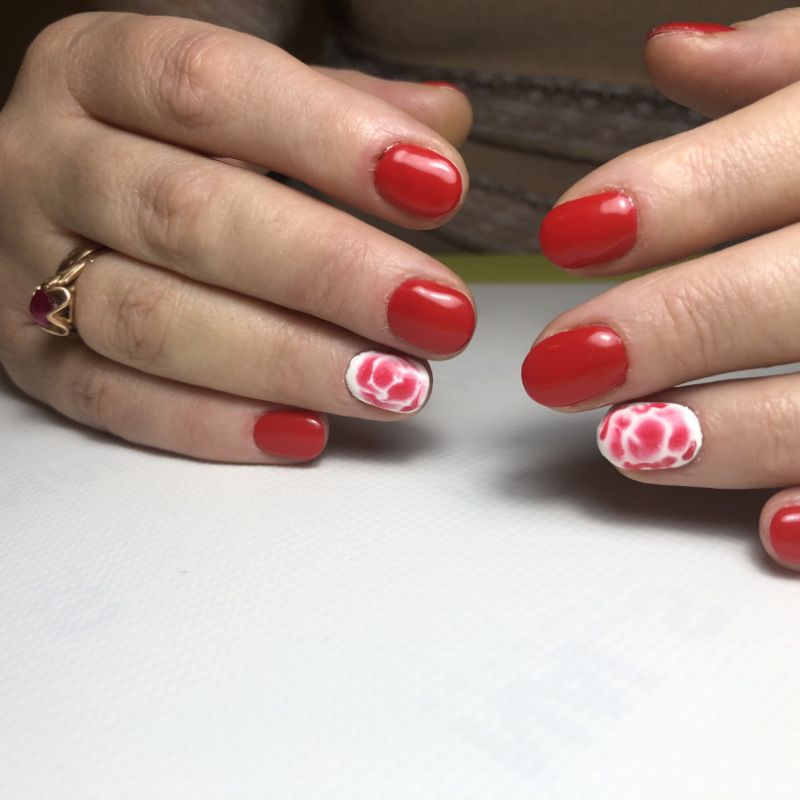 Manikīrs ar gēllakas pārklājumu