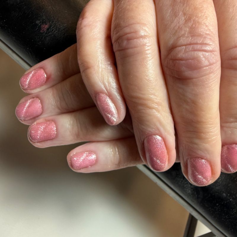 Manikīrs ar gellakas pārklājumu + NAILS Magnetic dizaina pārklājums