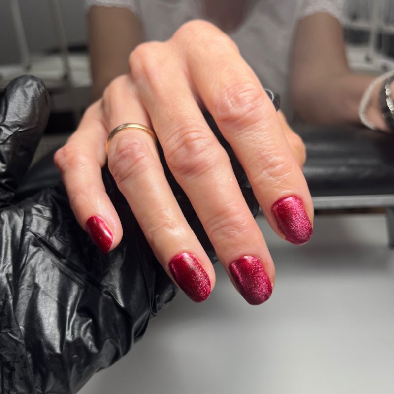 Manikīrs ar gellakas pārklājumu + NAILS Magnetic dizaina pārklājums
