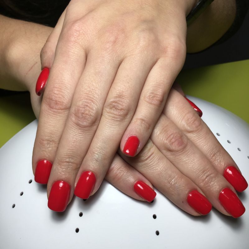 Manikīrs ar gēllakas pārklājumu